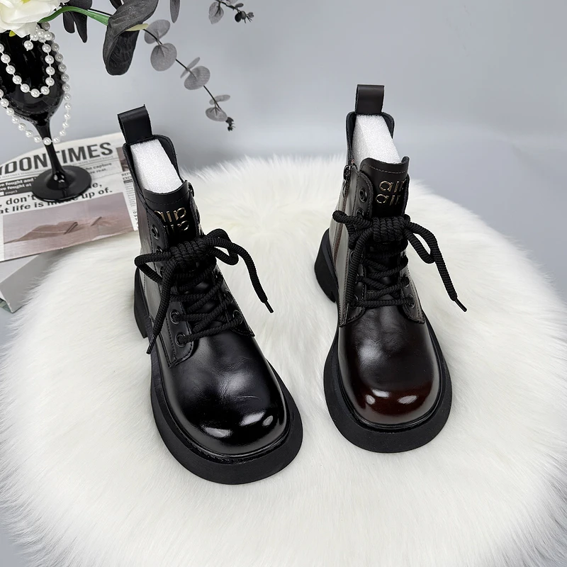 高级感韩系厚底马丁靴女2025秋冬新款显脚小加绒舒适显瘦圆头短靴