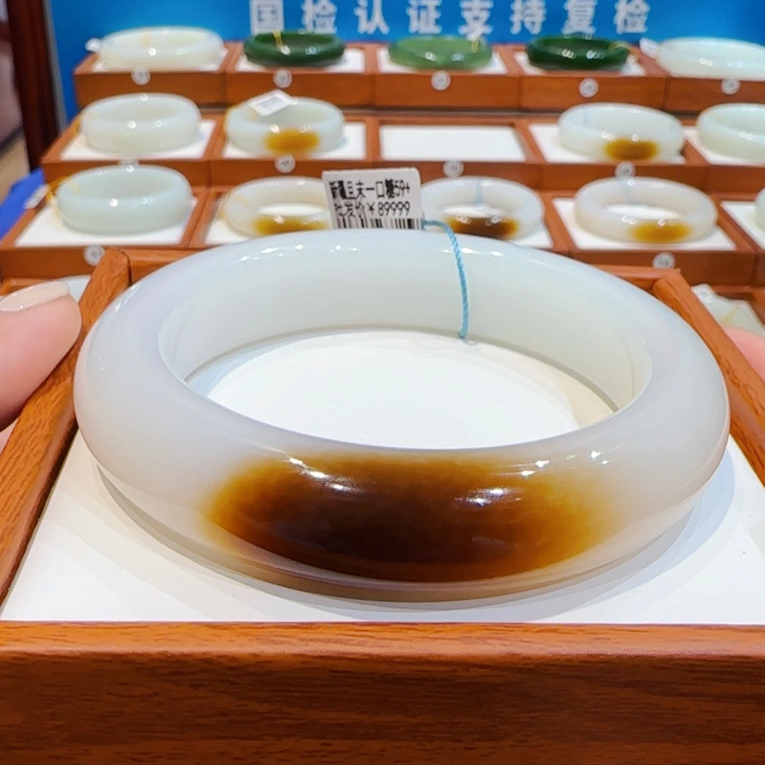 L***和田玉未镶嵌手镯