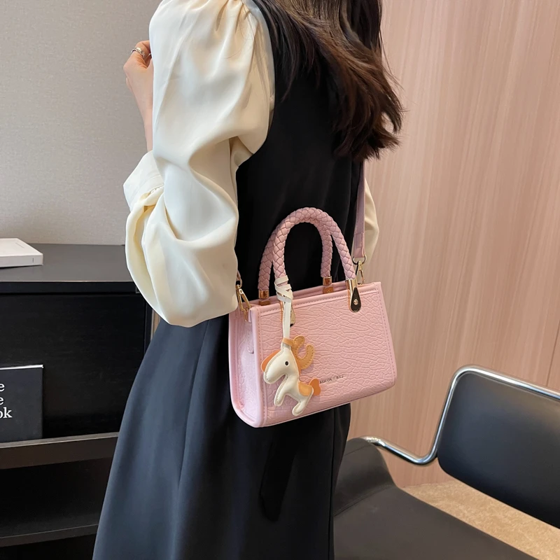 9396高级感小众包包女2024新款流行百搭斜挎包秋冬时尚手提小方包