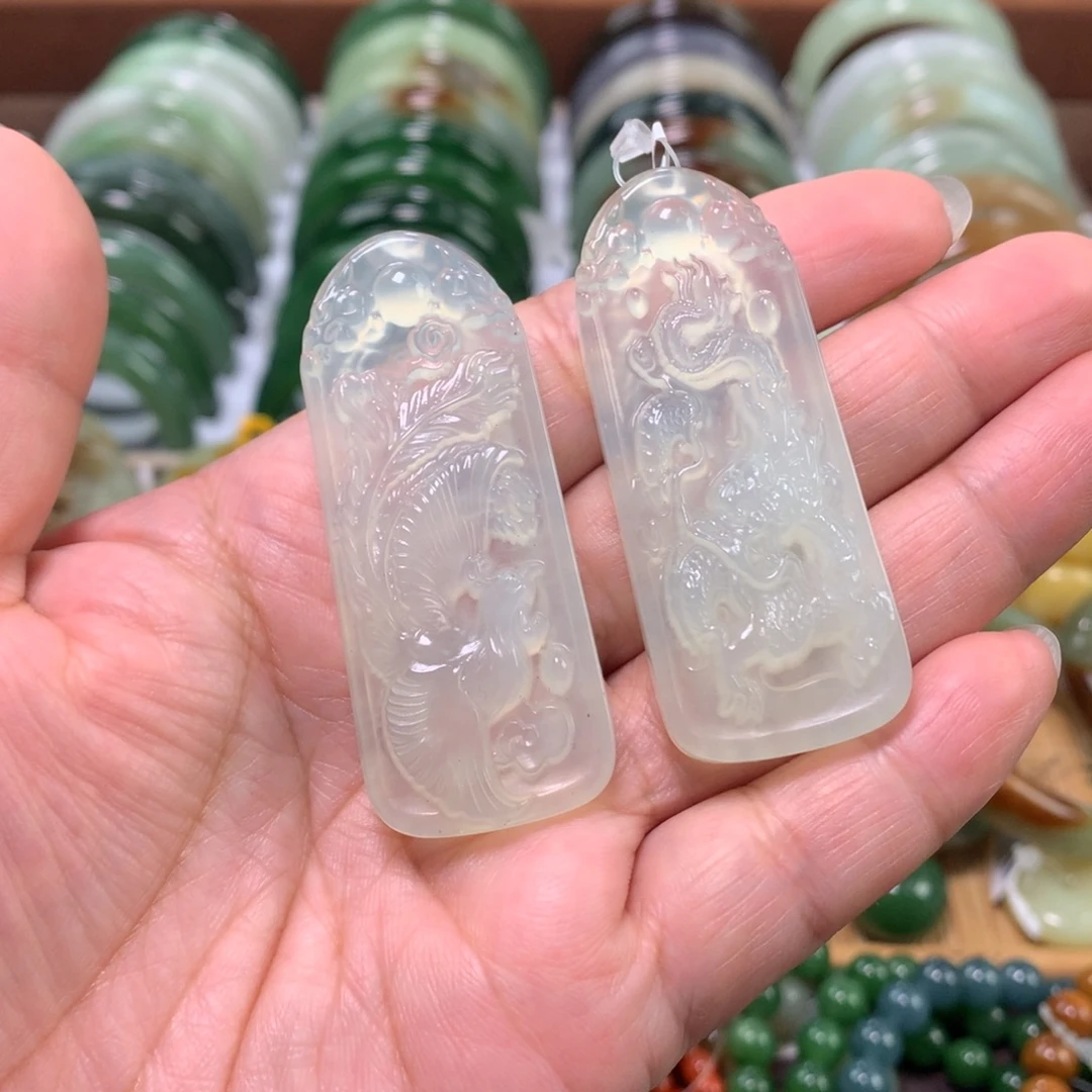 岫玉未镶嵌颈饰龙凤呈祥