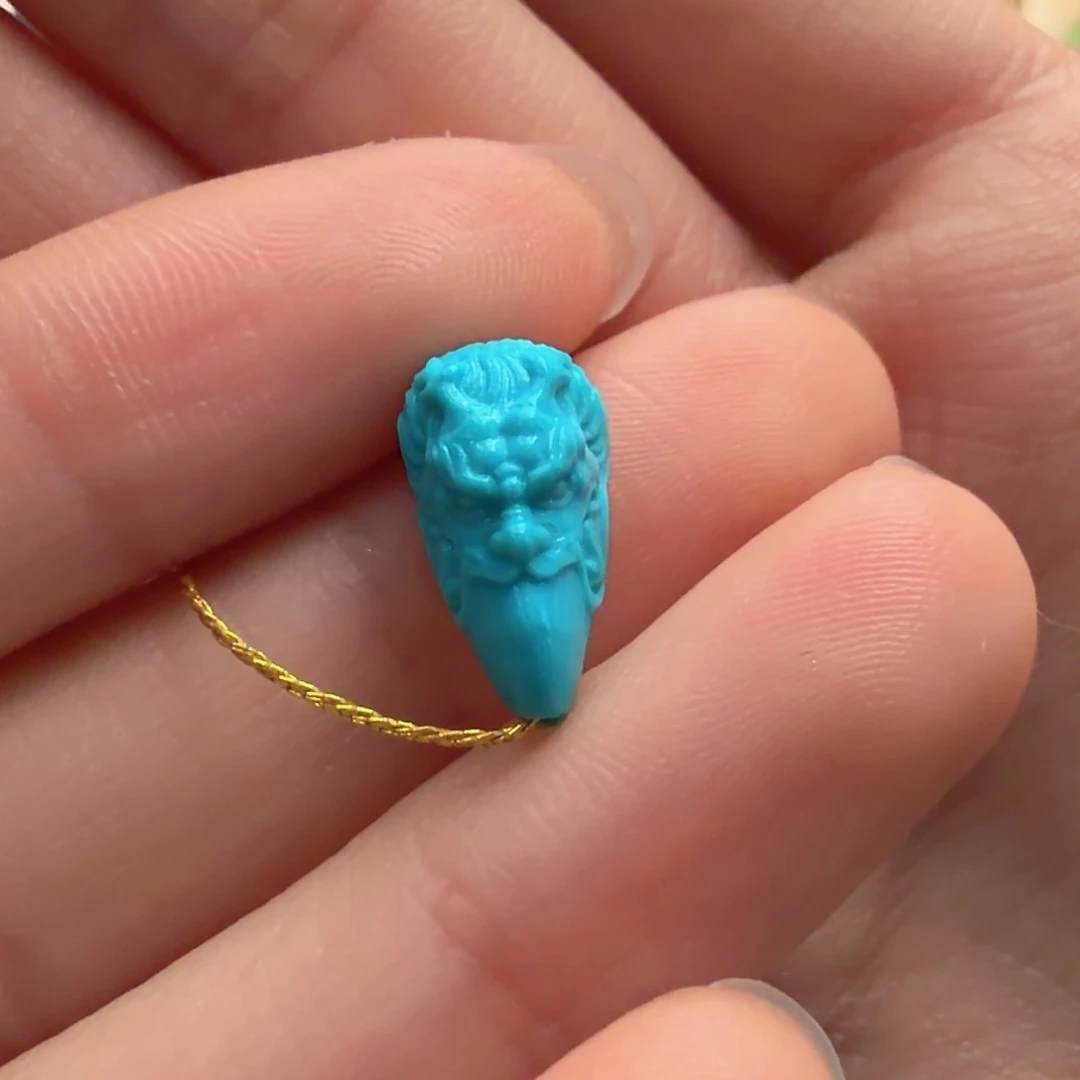 钰***n绿松石未镶嵌颈饰