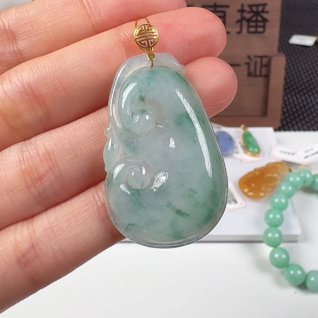 翡翠18K金镶嵌颈饰