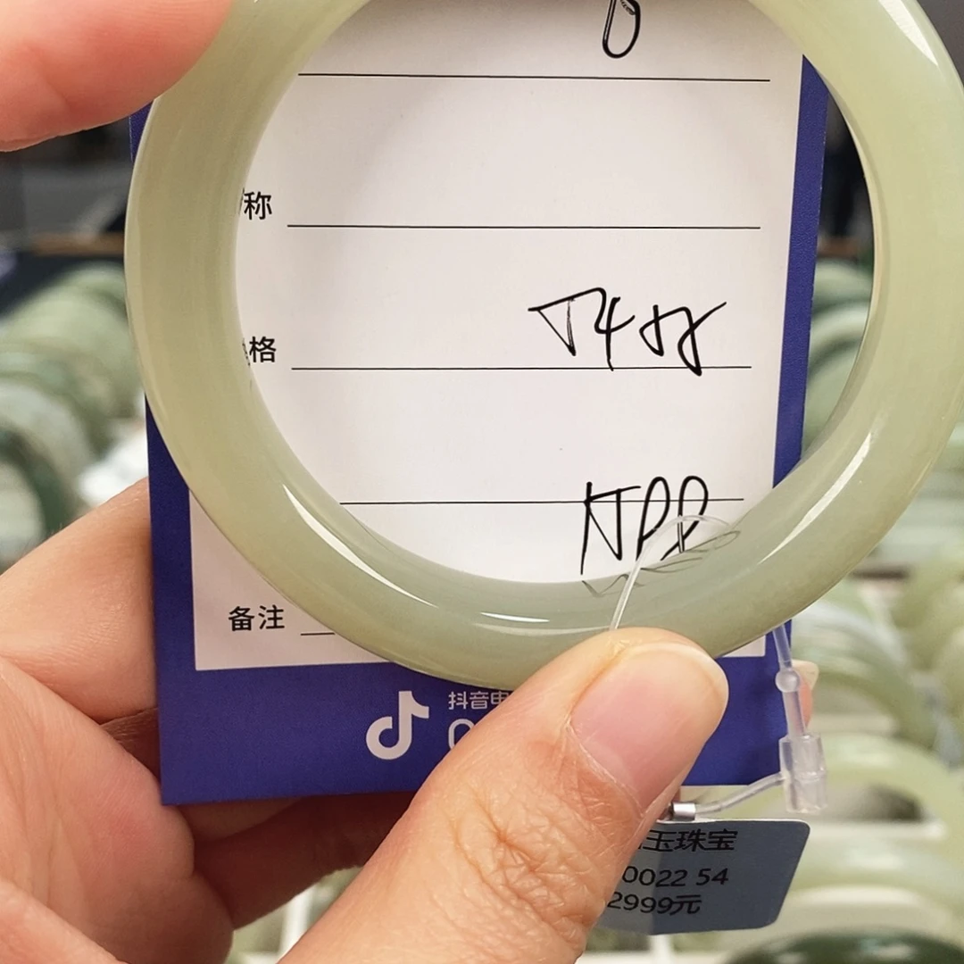 和田玉未镶嵌手镯微色差8