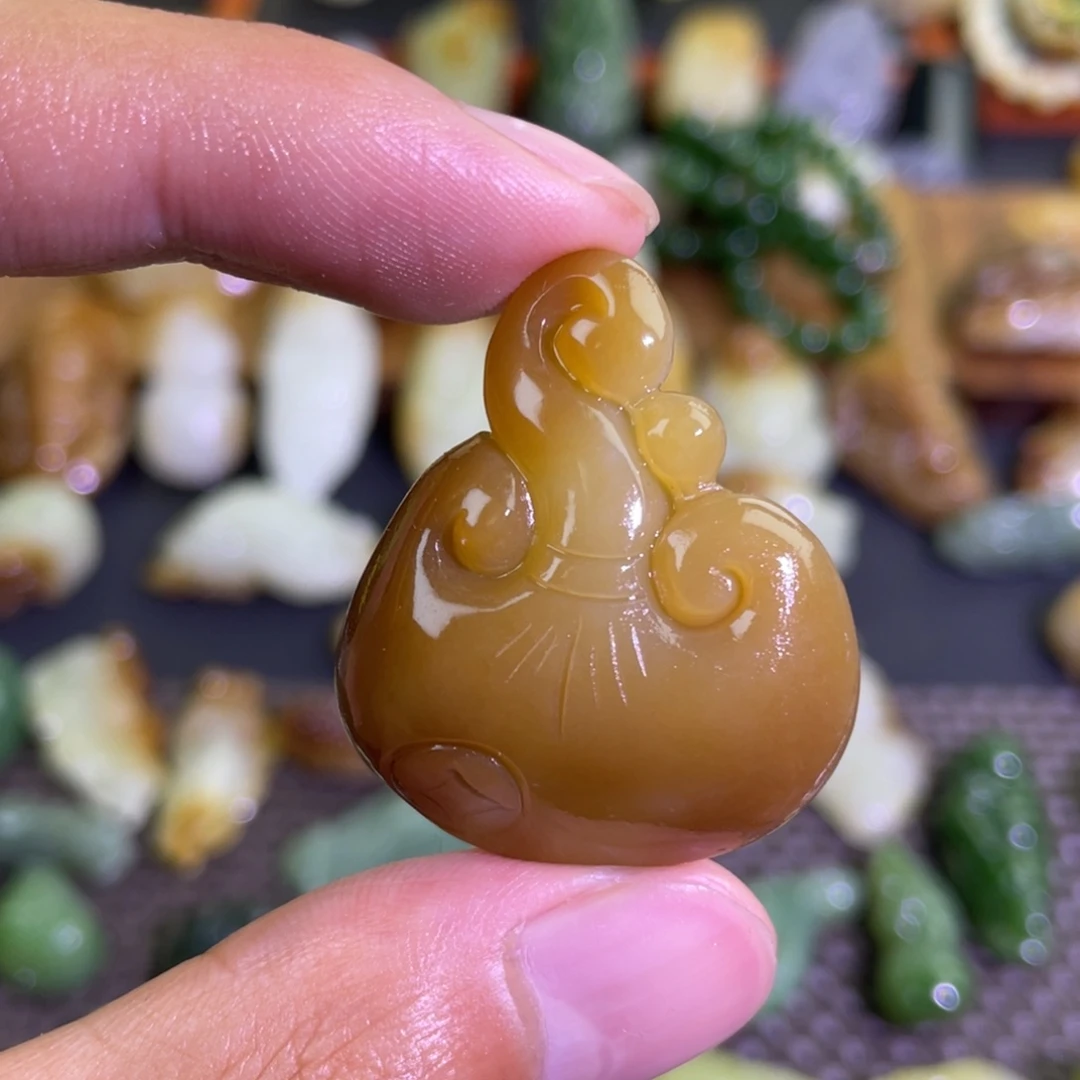 颈饰未镶嵌和田玉糖白如意吊坠