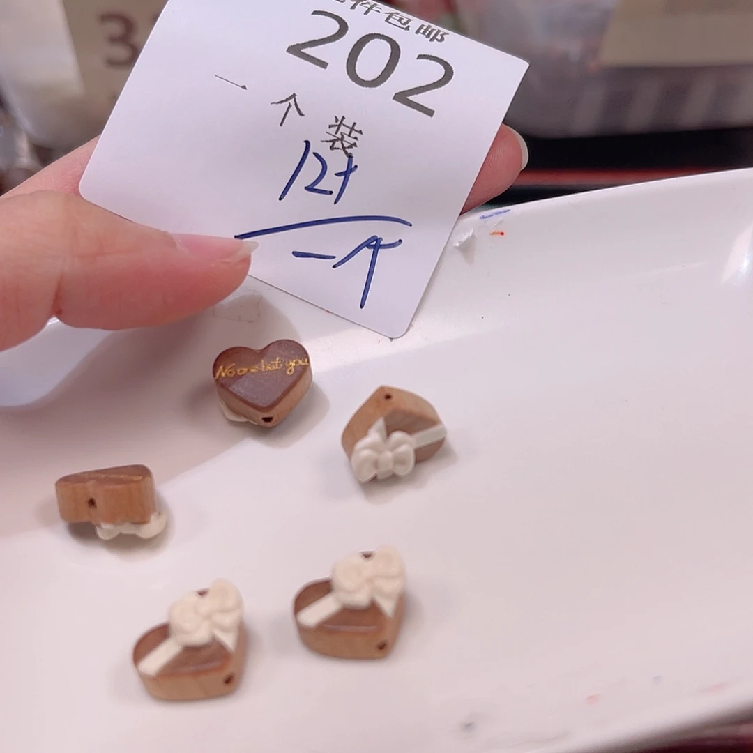 未镶嵌水晶珠宝半成品202 。