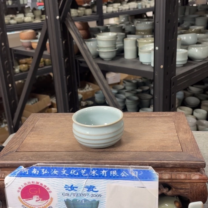 摆件天青釉手拉支烧玄纹杯