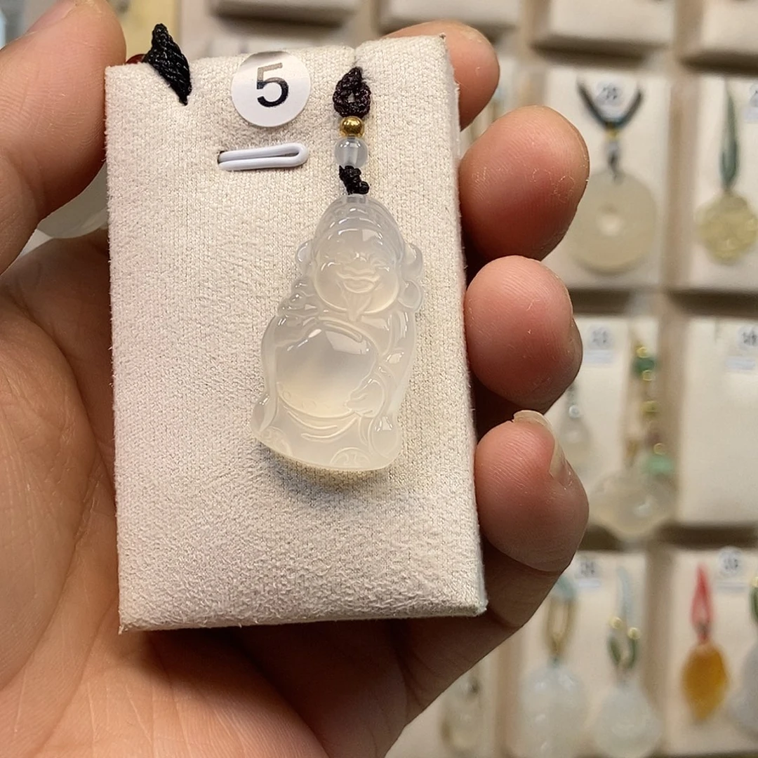 玛瑙/玉髓颈饰未镶嵌蛊***草