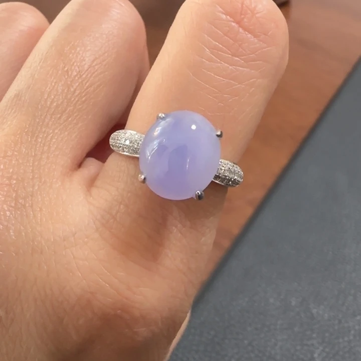 翡翠18K金镶嵌颈饰蛋面戒指