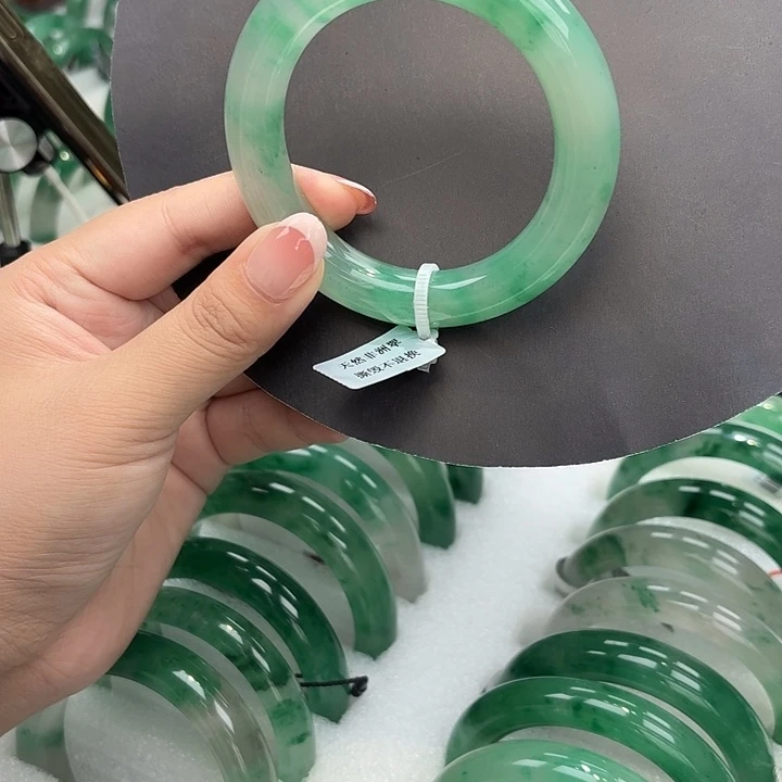 石英质玉（非洲翠）手镯合金