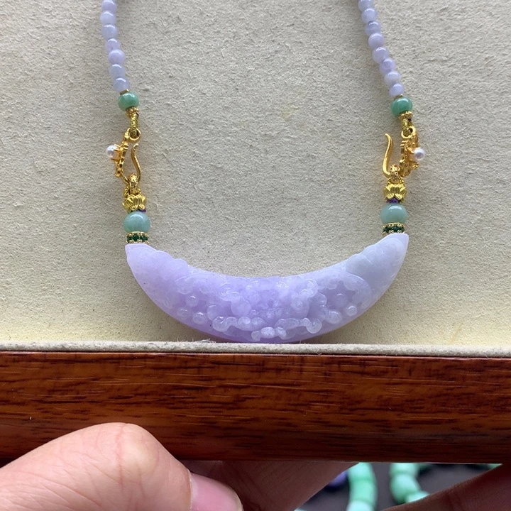 翡翠吊坠(赠链)未镶嵌