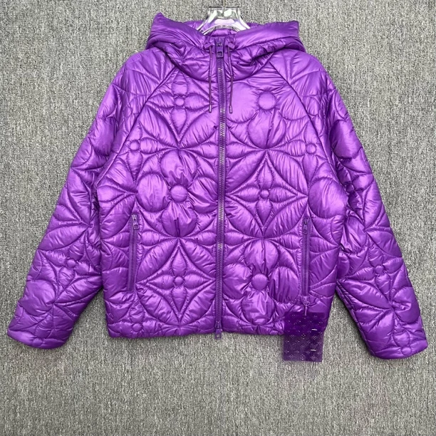 未使用 LouisVuitton/路易威登 纯色花卉衔缝羽绒服/48码/13256