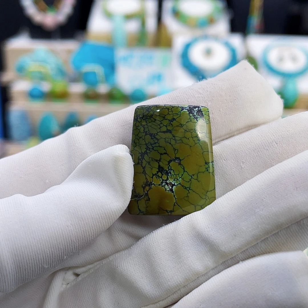 绿松石未镶嵌颈饰