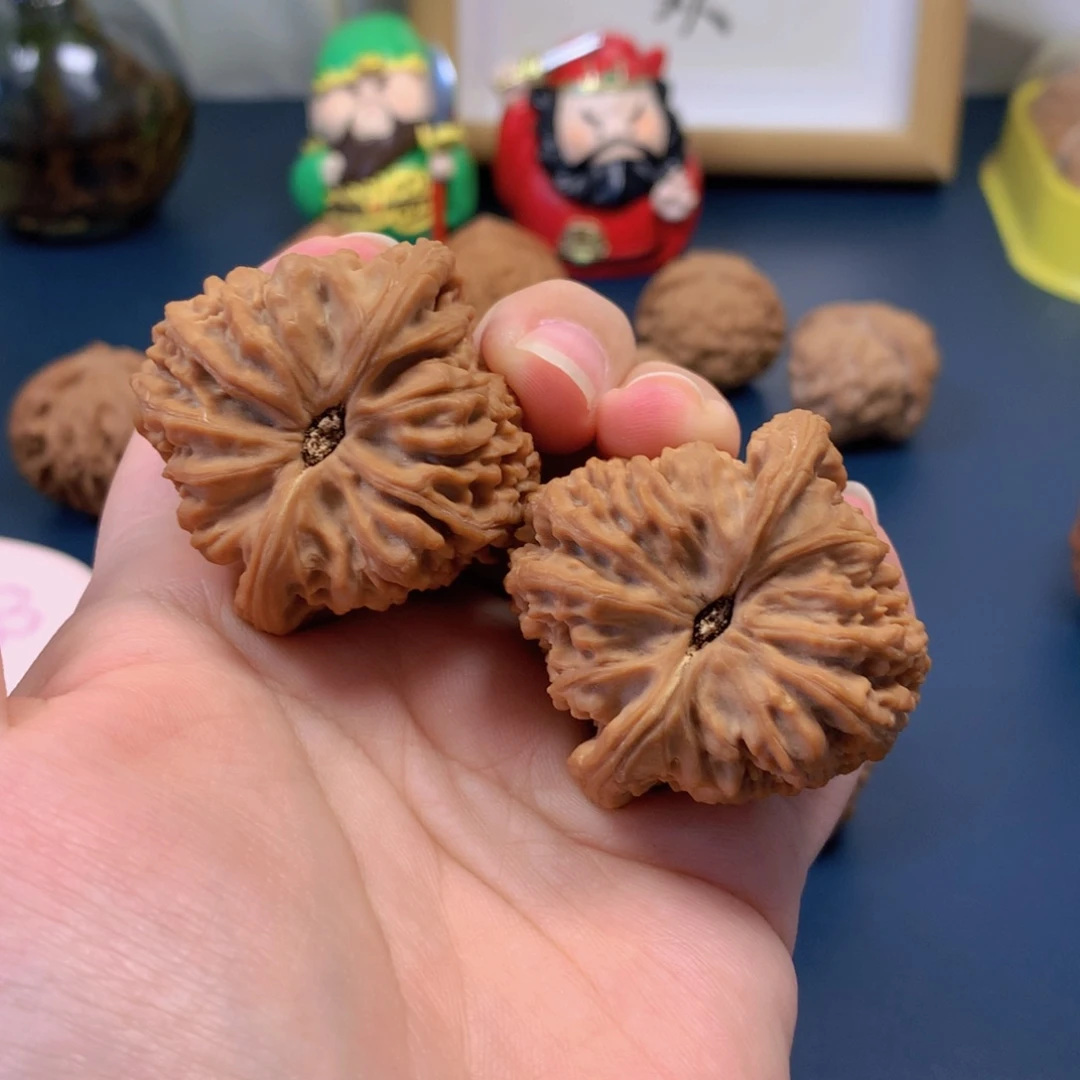 张***辉文玩核桃把件南疆43尺