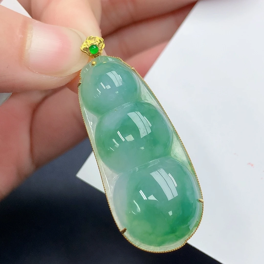 颈饰18K金镶嵌翡翠
