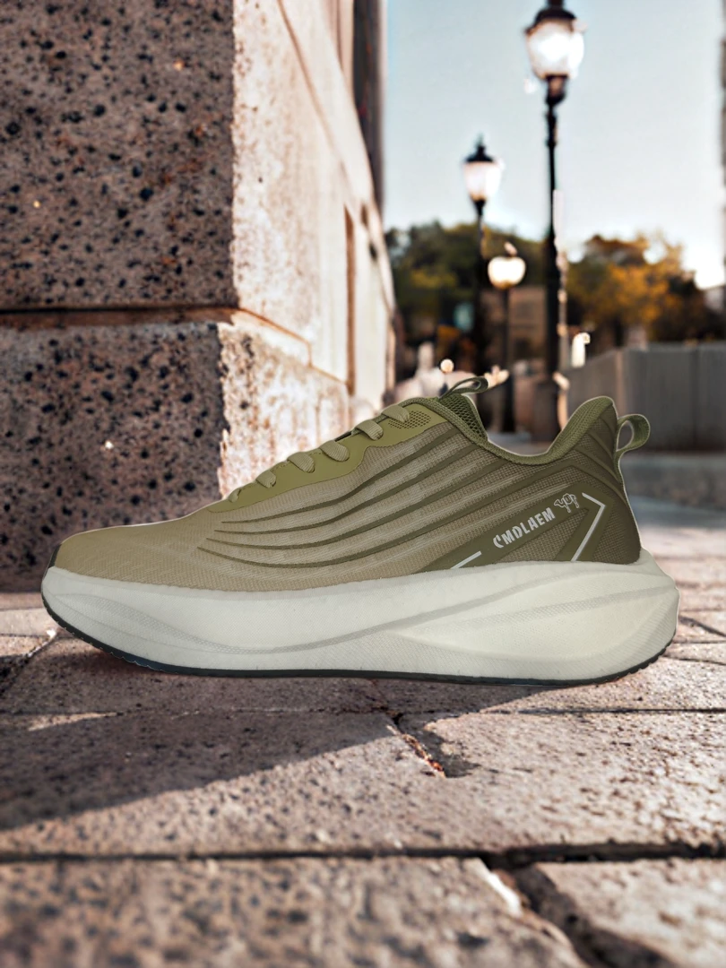 Lt男士超轻便透气运动鞋，脚肥的买大一码