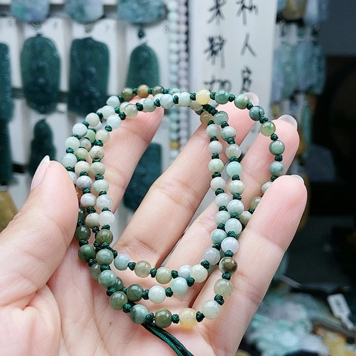 颈饰足铂镶嵌翡翠翡翠