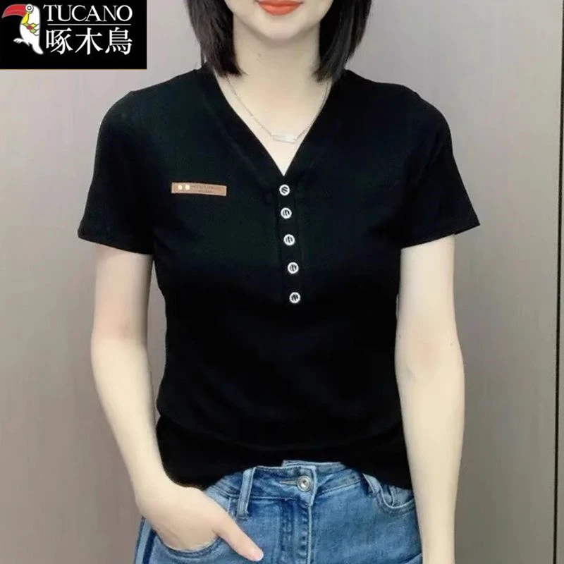 啄木鸟2025年夏季短袖纽扣V领韩版T恤新款印花纯色洋气小众上衣女