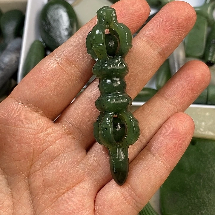 吾***意和田玉未镶嵌颈饰