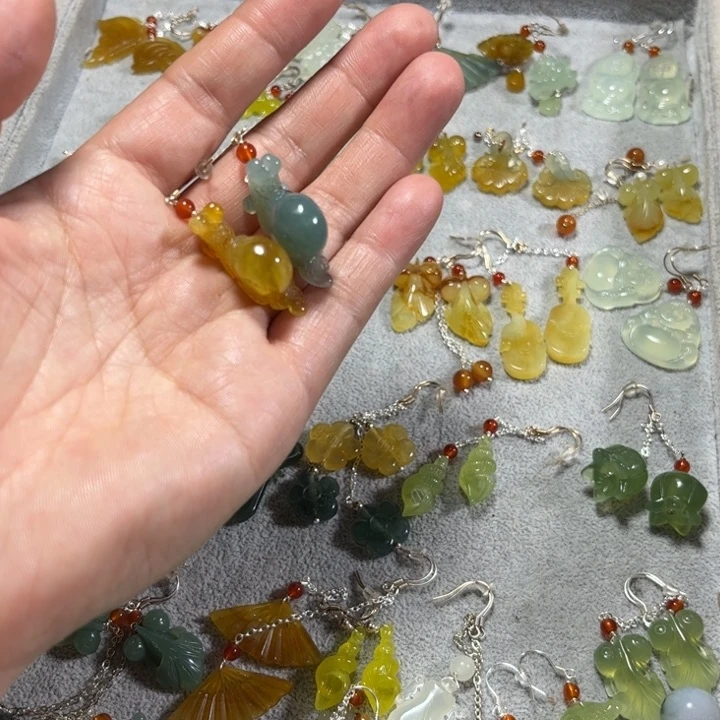 蛇纹石玉耳饰未镶嵌