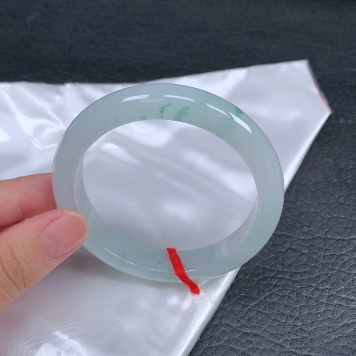 翡翠未镶嵌手镯