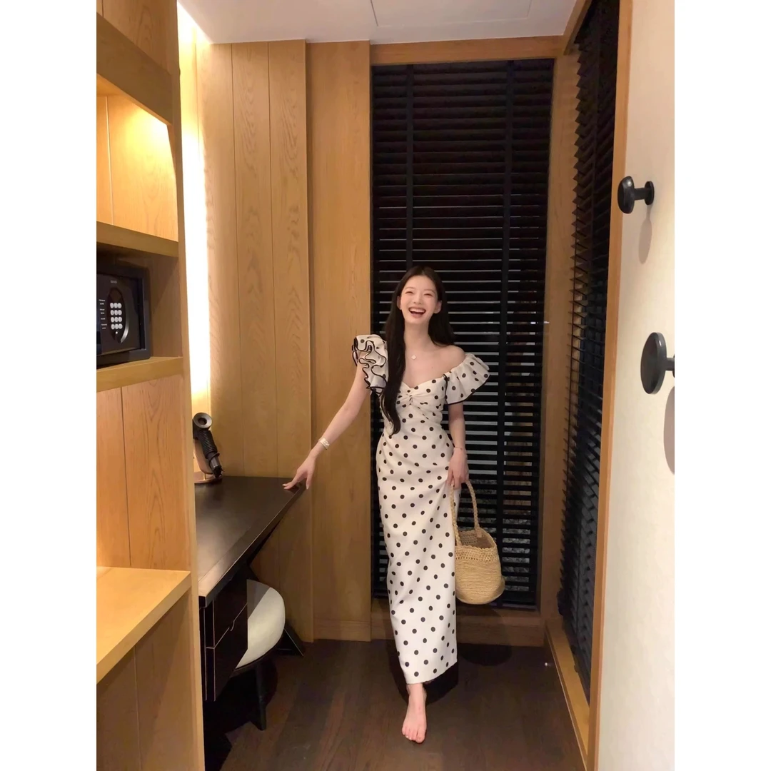 【KEKE】法式复古轻奢波点连衣裙夏季新款性感一字领度假风长裙女