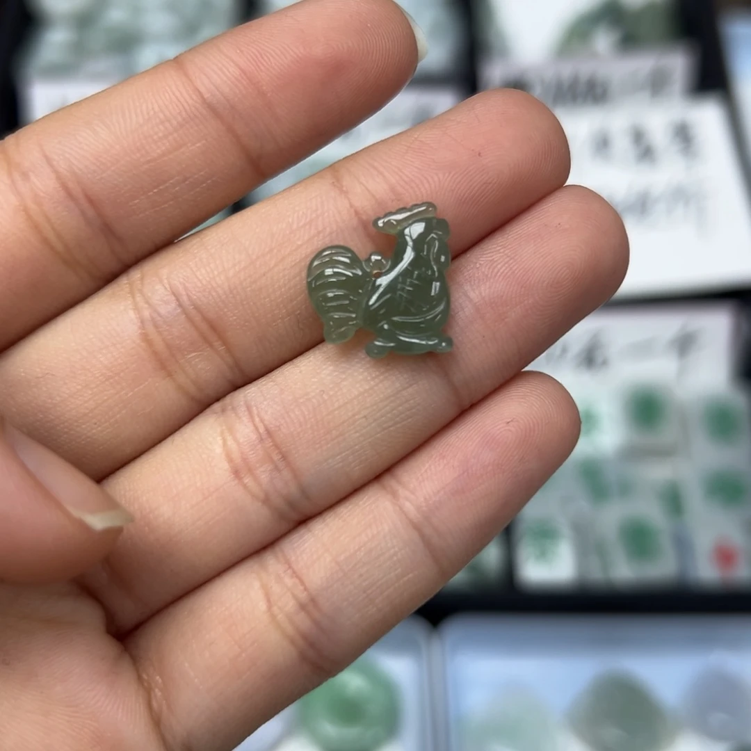 翡翠颈饰未镶嵌生肖鸡