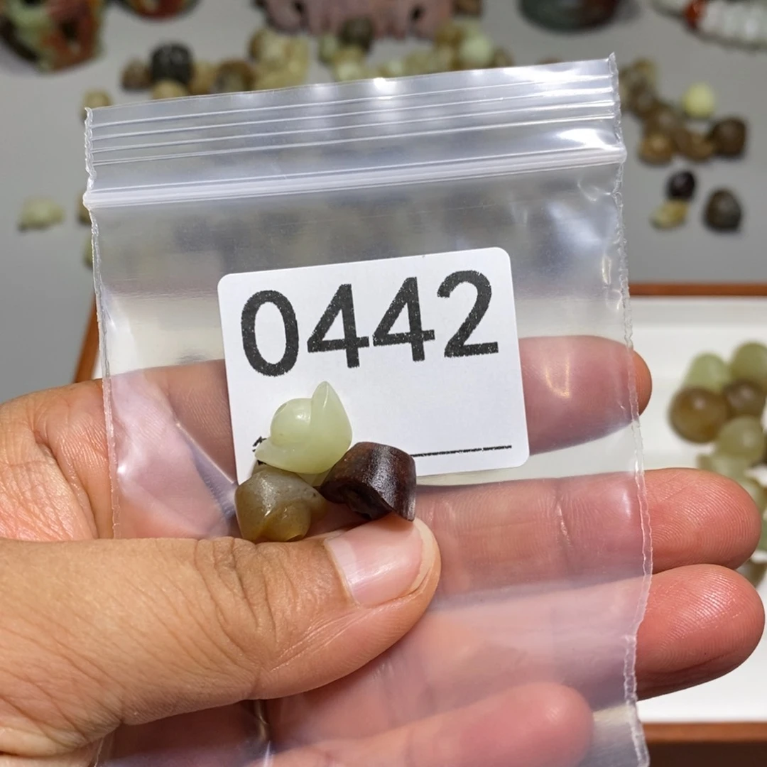 颈饰未镶嵌透闪石质玉蕾