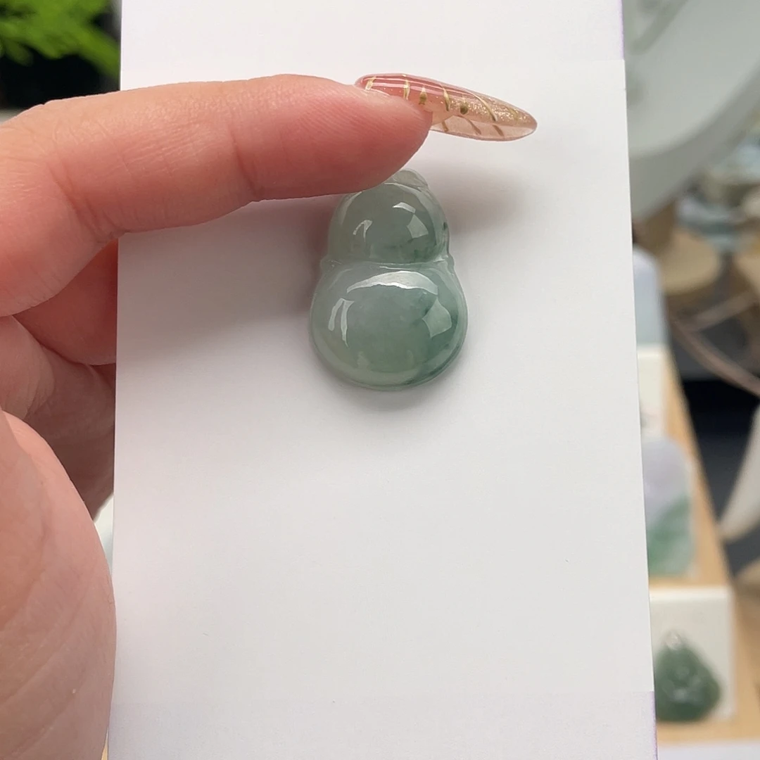 翡翠未镶嵌颈饰葫芦