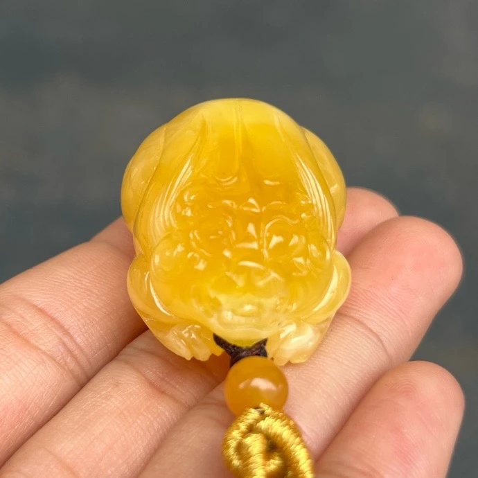 天然原矿蜜蜡貔貅吊坠可作手把件招财