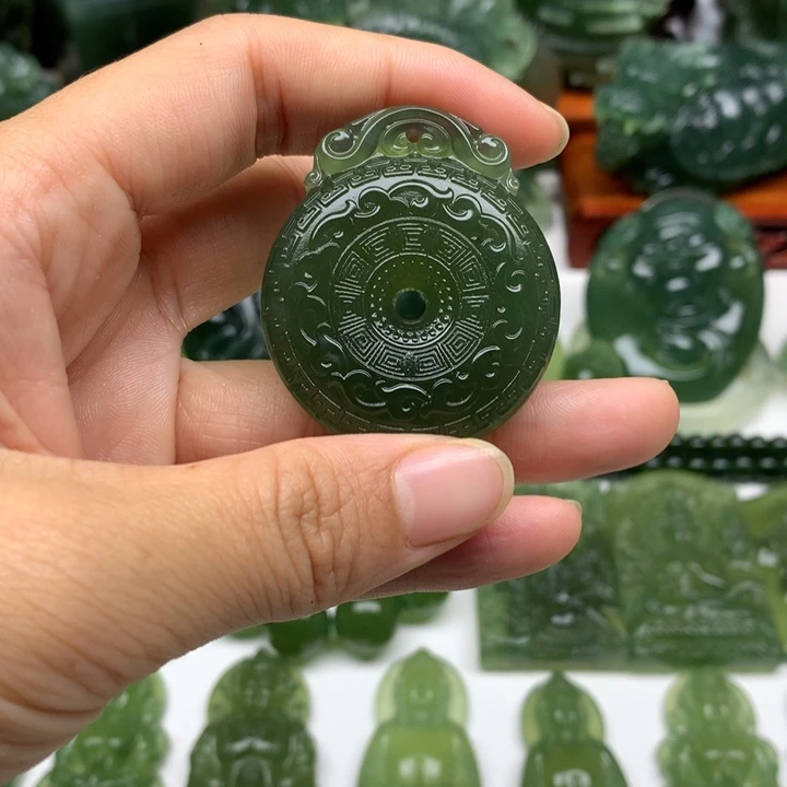 小***&蛇纹石玉未镶嵌颈饰