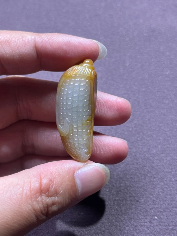 新疆和田玉黄沁白玉种玉米