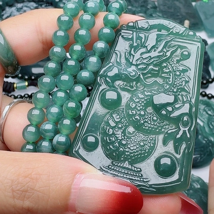 翡翠未镶嵌颈饰天然的A货翡翠多样性发其一
