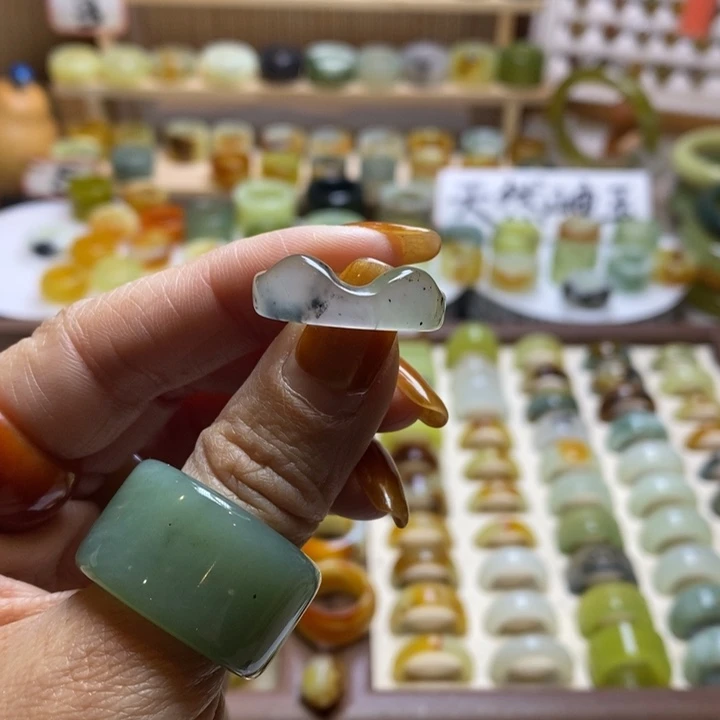 岫玉未镶嵌戒指岫玉精品指环内径 16 到 19 随机发一个