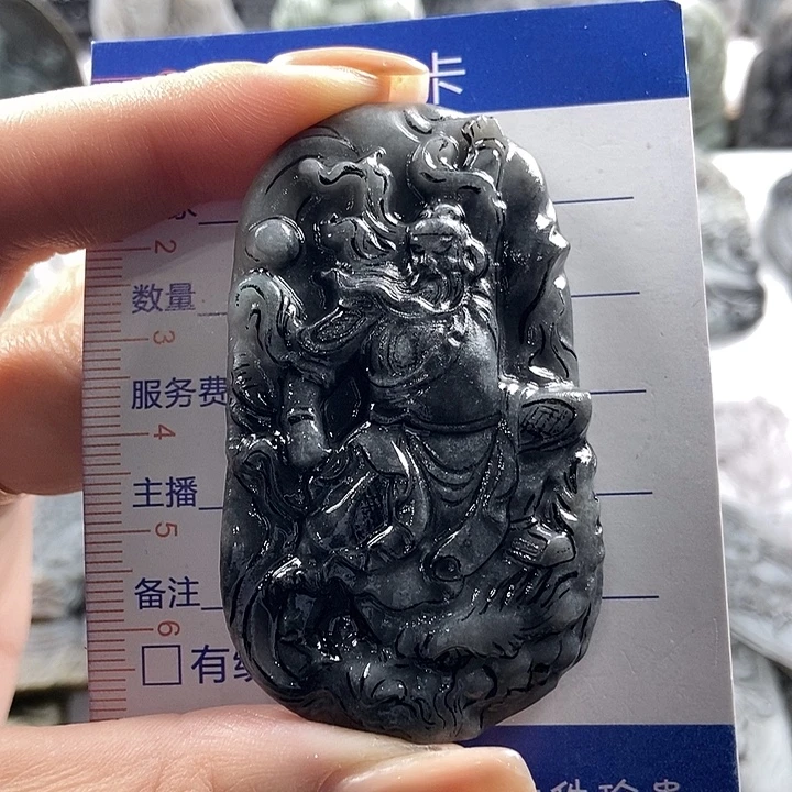 在***人定制翡翠未镶嵌吊坠