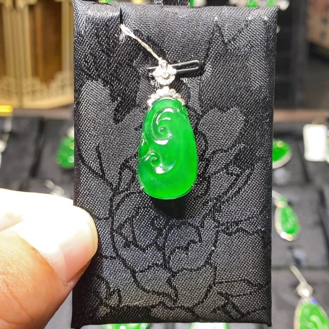 吊坠(不含链)18K金镶嵌翡翠如意