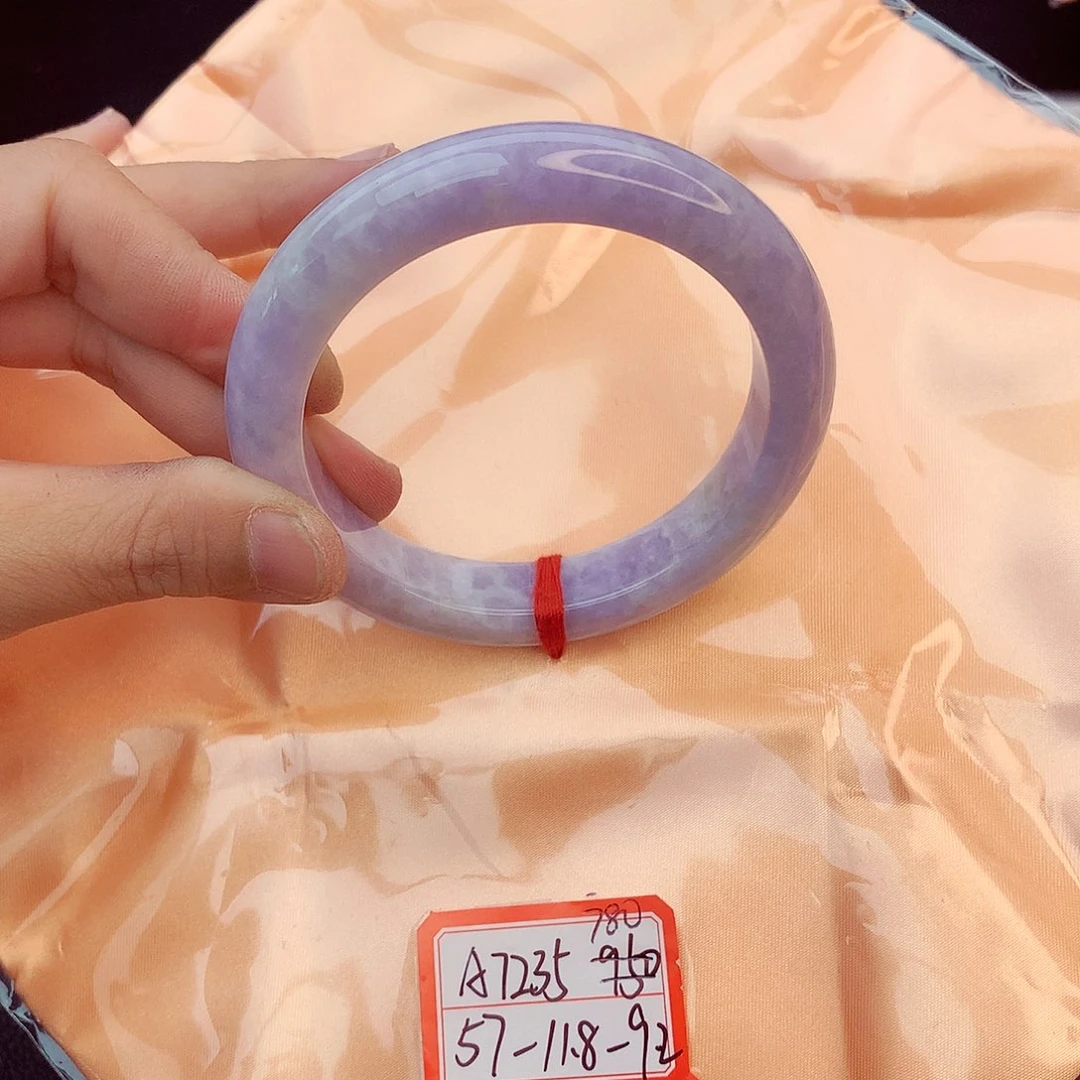 翡翠手镯未镶嵌翡翠