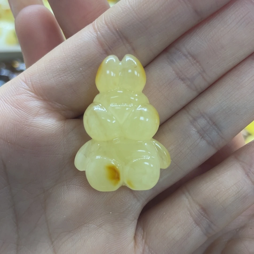 琥珀裸石未镶嵌4.4克兔子