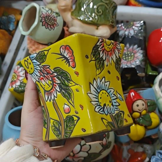 当场拍满15元发货不凑不发，花盆盆口不方不圆有针孔黑点是正常的，