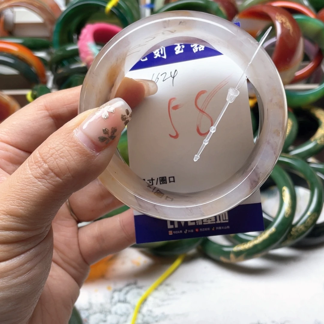 雁***馨石英岩玉未镶嵌手镯