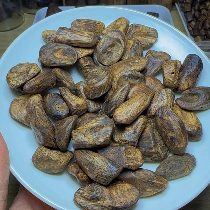 李***哥白奇天然树丁料98克