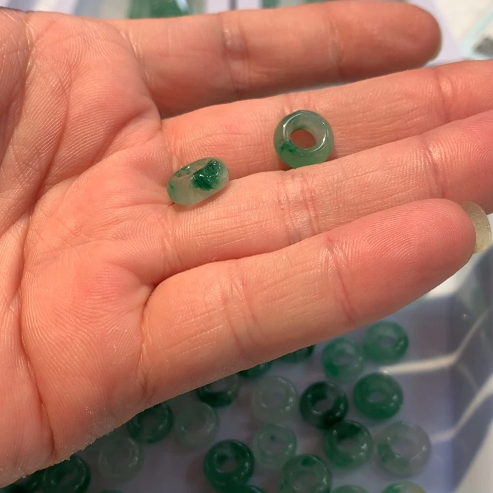 石英质玉合金颈饰