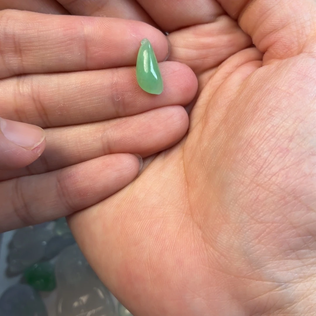 颈饰未镶嵌翡翠满绿小瓜