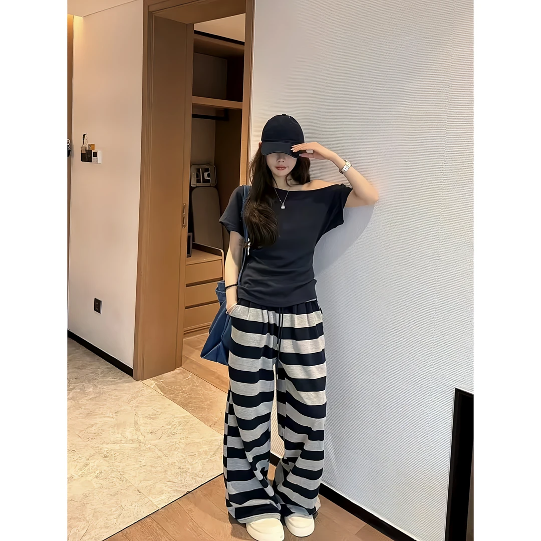 《桑濮》2025蓉蓉家夏季新款洋气斜肩短袖上衣+条纹直筒裤两件套