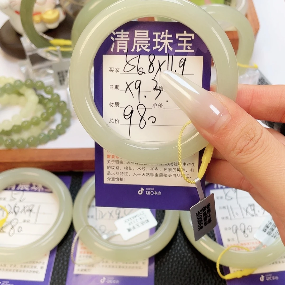 和田玉未镶嵌手镯