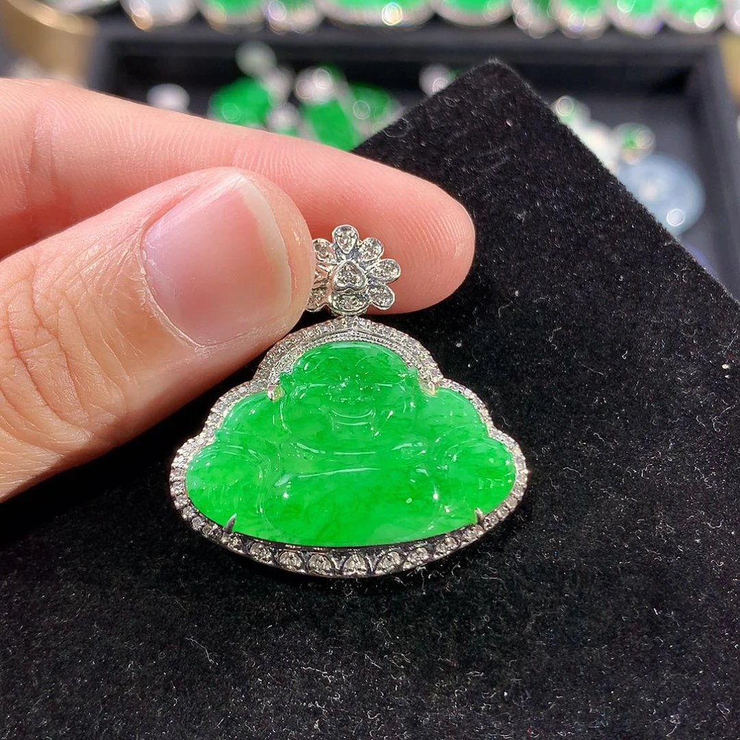 翡翠18K金镶嵌颈饰