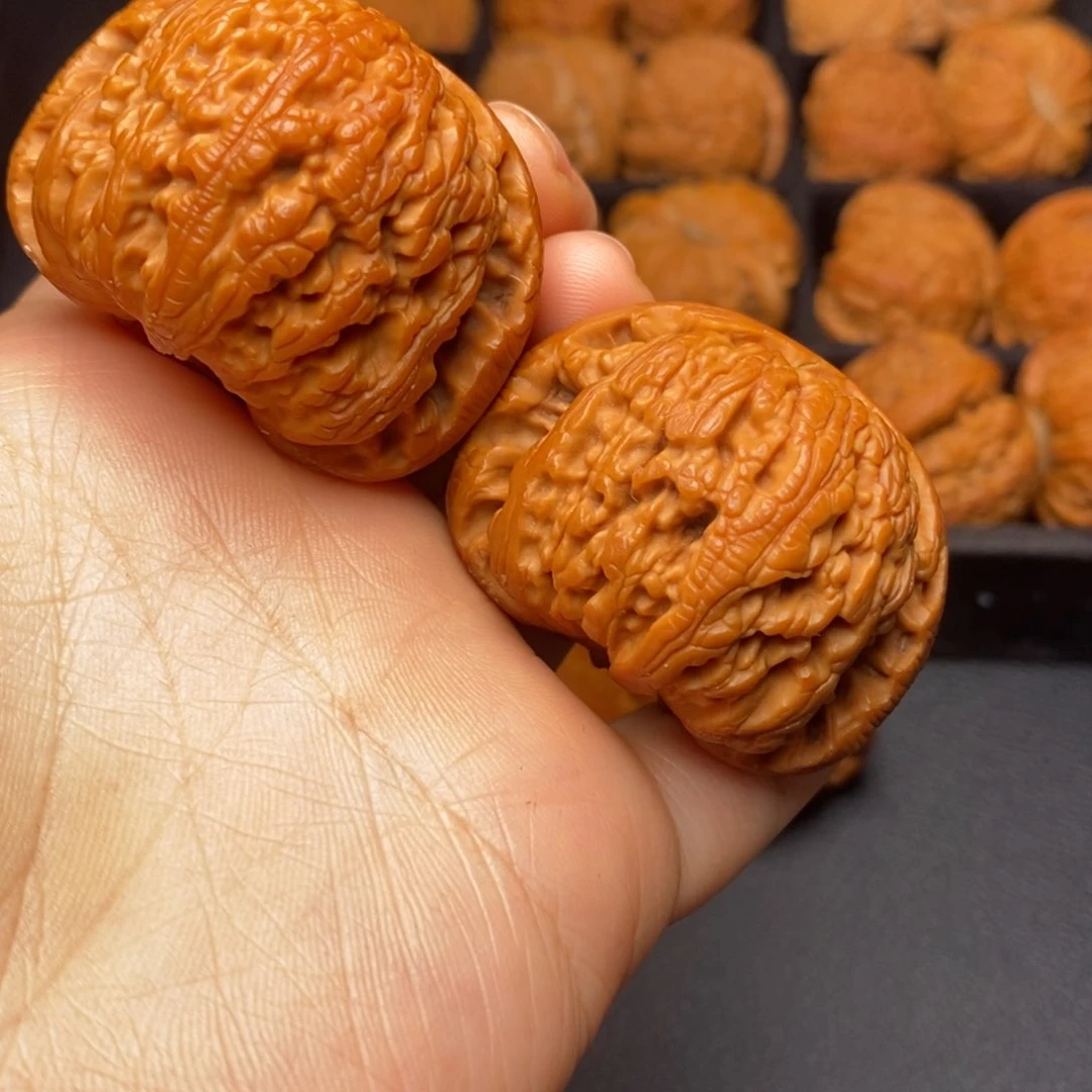 文玩核桃把件秦岭野生核桃