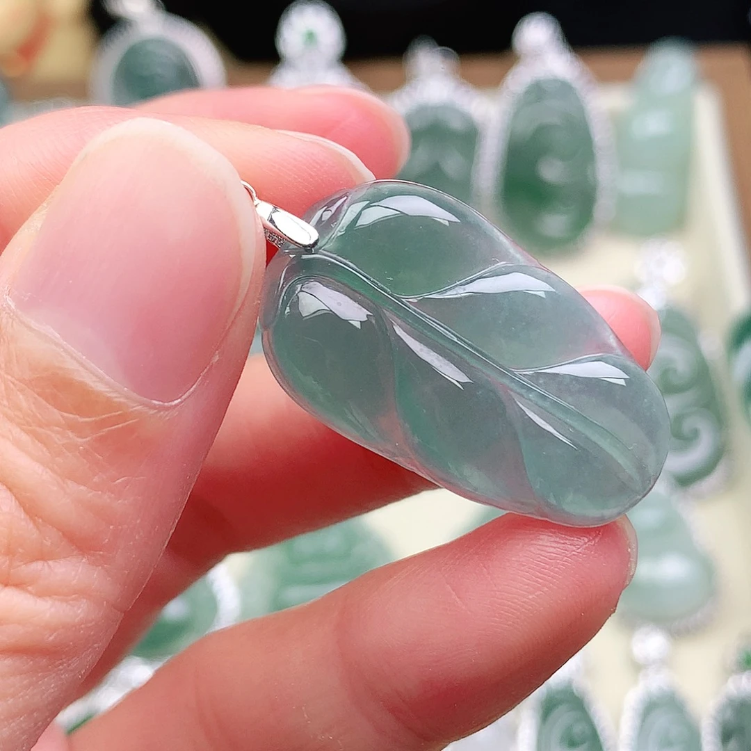 封****翡翠未镶嵌颈饰吊坠