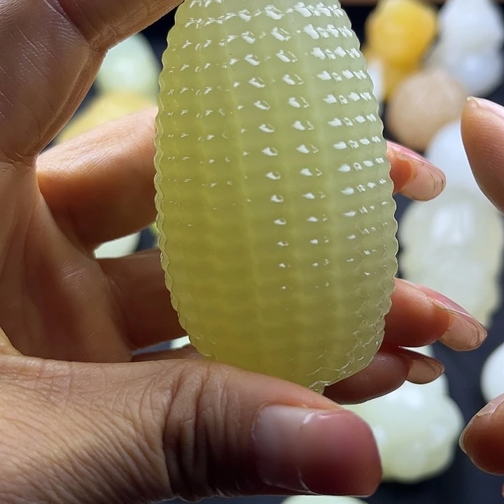 黄***。大理石磁石昆仑玉石手把件