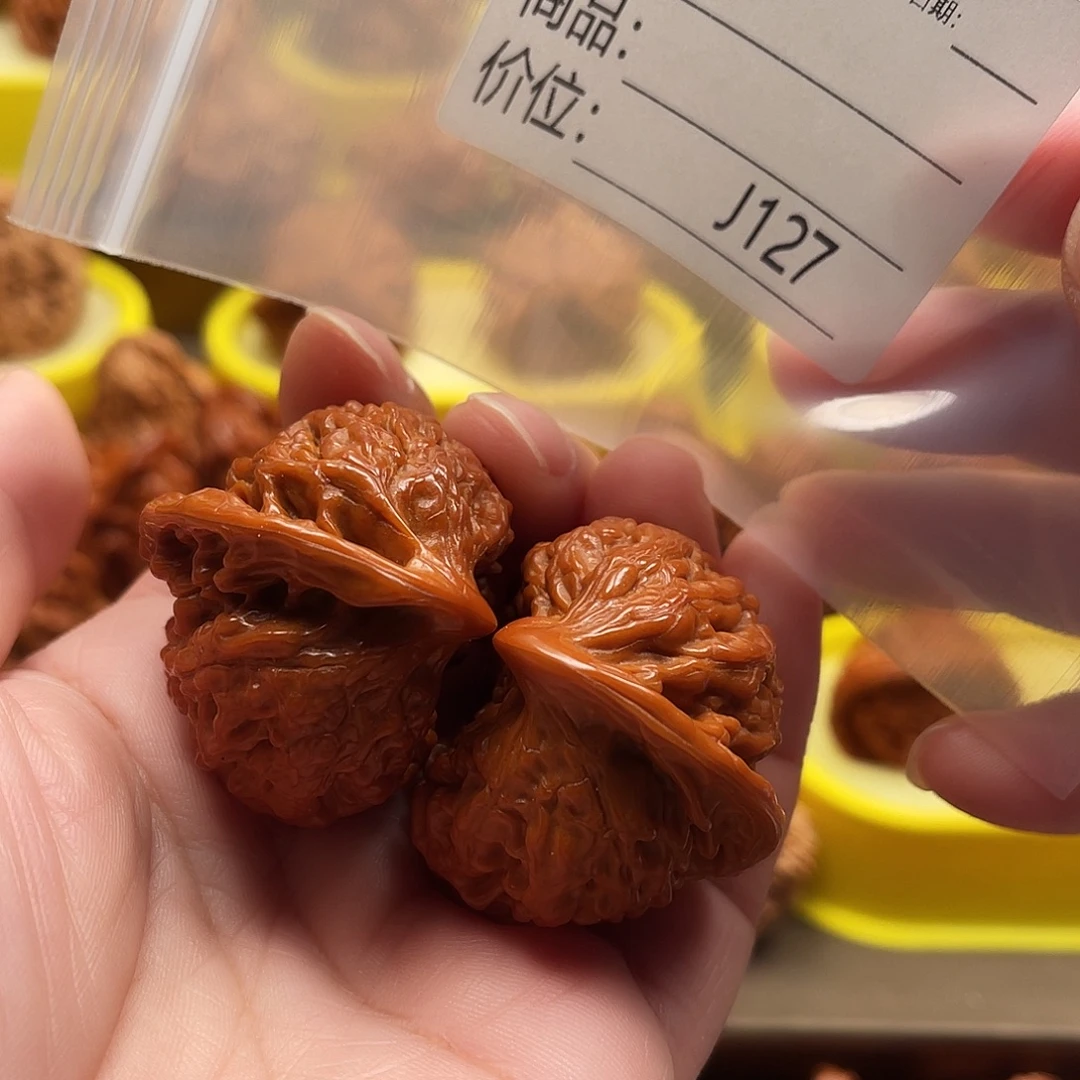 向***栖文玩核桃吊坠半壁江山