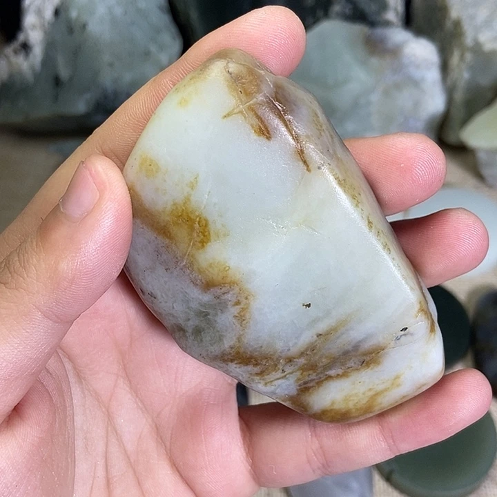 孟***浩和田玉（糖玉）未镶嵌珠宝半成品